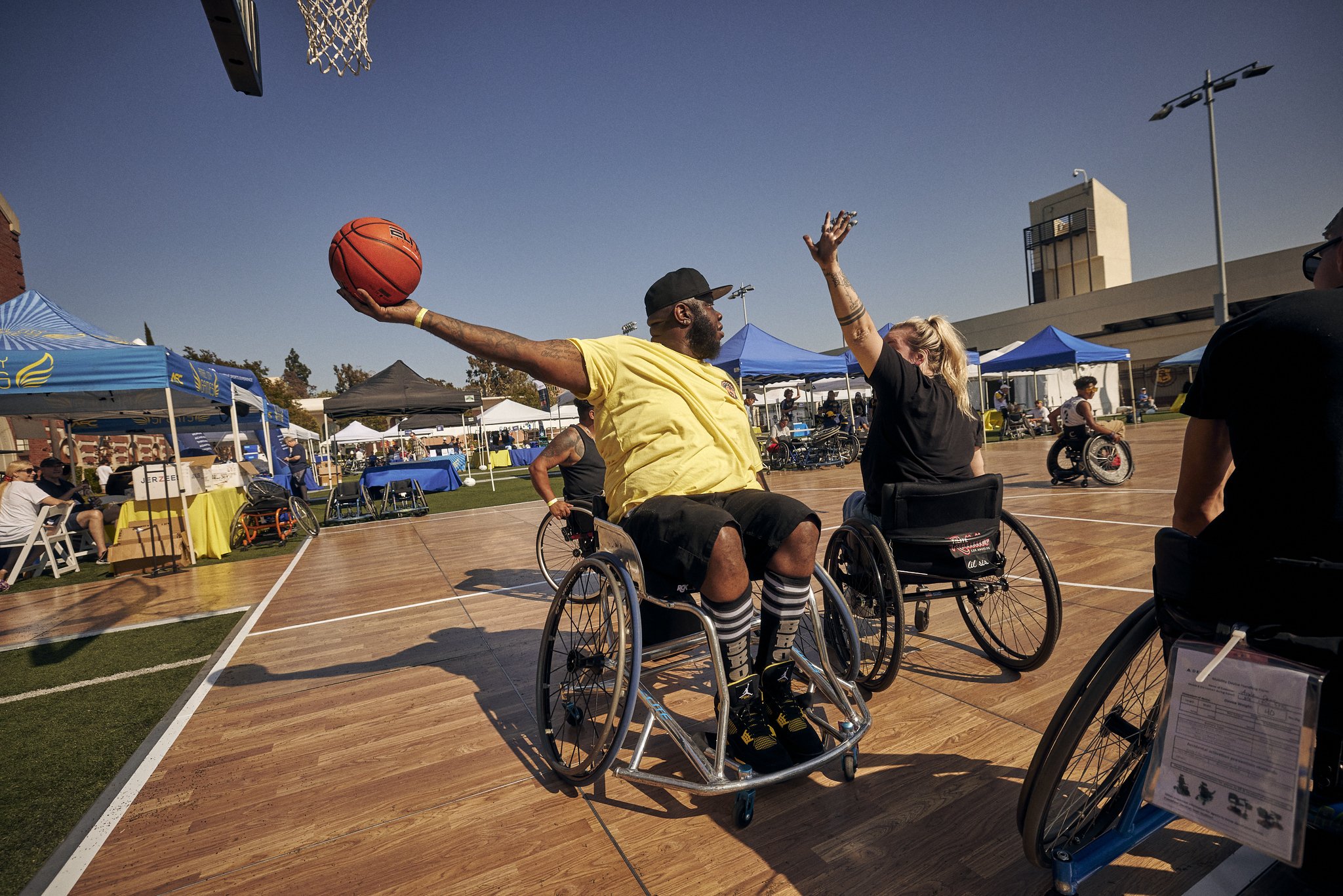 田径——南京室内世锦赛：谢震业晋级男子60米半决赛.